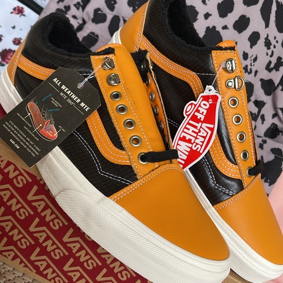 Vans Men’s Old Skool Mte (Mte) Apricot/Black
VN0A348F2NF
Sneakers - Picture 7 of 16